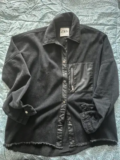 Chaqueta negra de mezclilla ZARA - miniatura 1