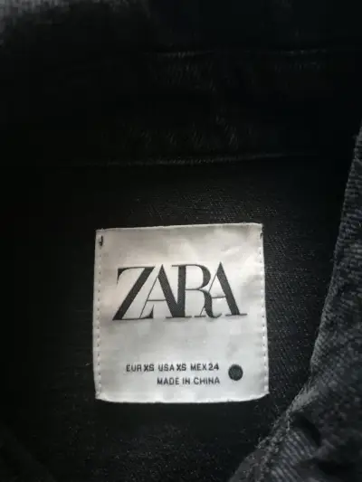 Chaqueta negra de mezclilla ZARA - miniatura 2