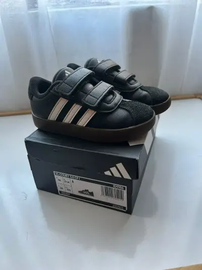 Zapatillas negras de niño Adidas - miniatura 1