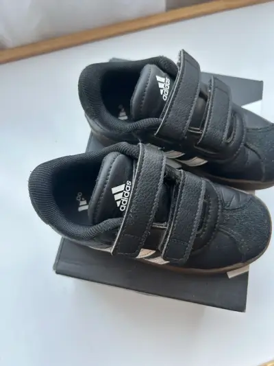 Zapatillas negras de niño Adidas - miniatura 2