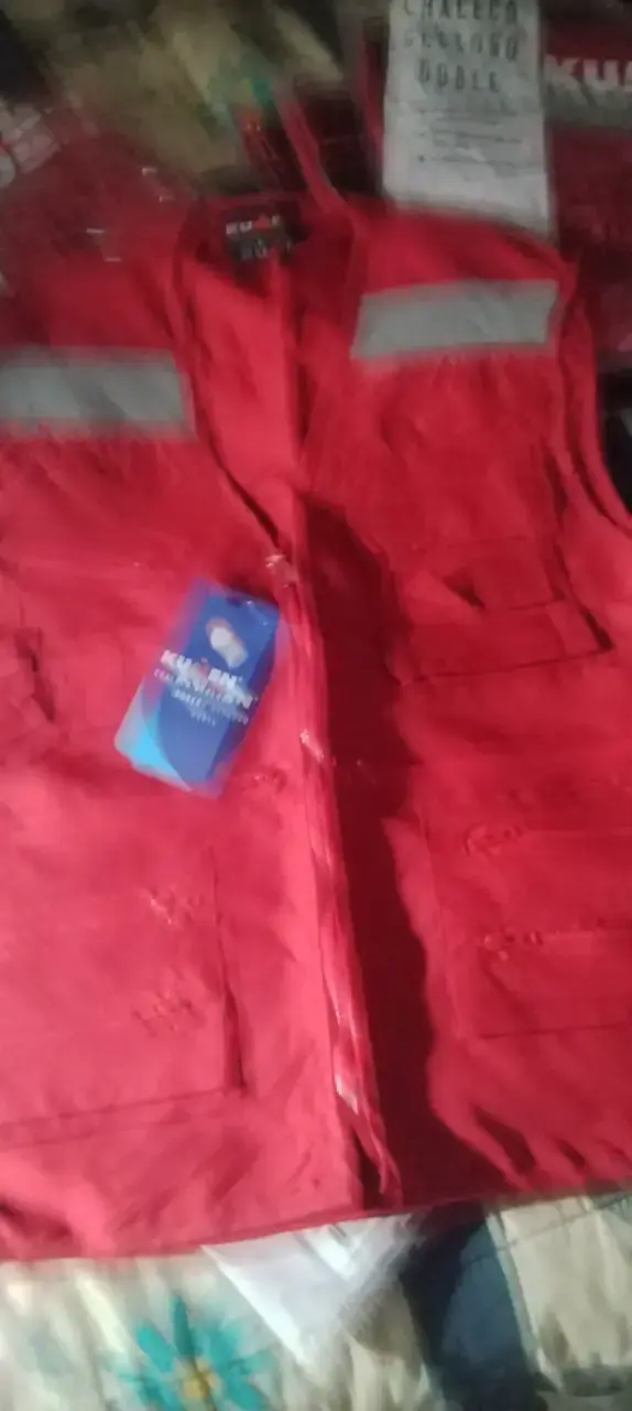 Chaleco Geologo rojo con bolsillos - 4