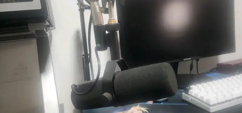 Micrófono profesional negro marca shure SM7B - 2