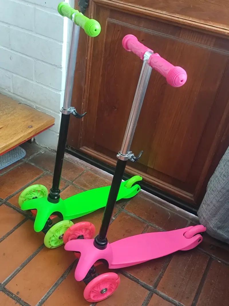 Scooter rosa y verde - 2