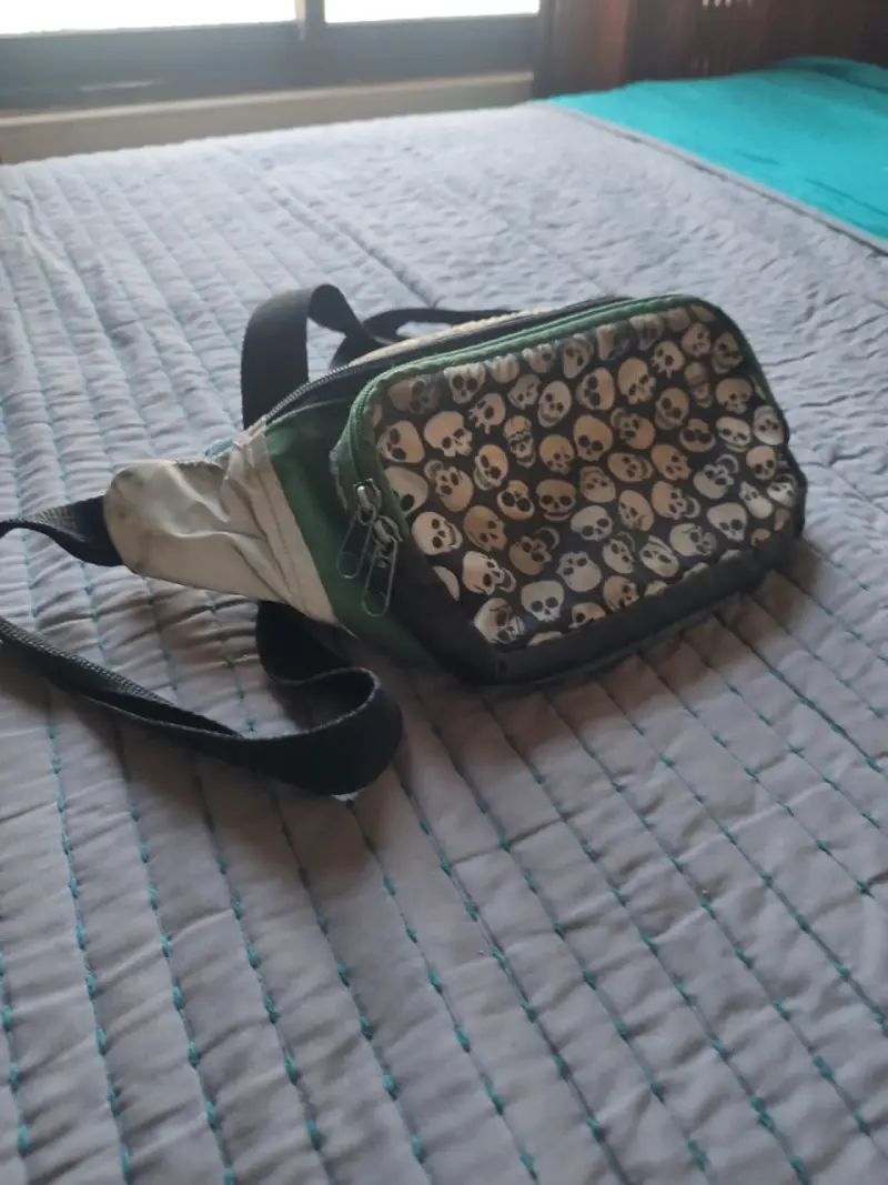 Banano con estampado de calaveras - 1