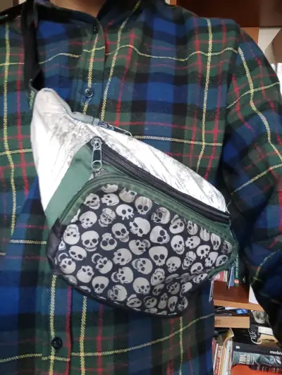 Banano con estampado de calaveras - miniatura 5