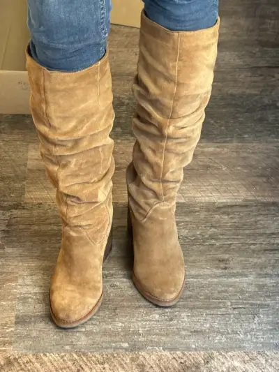 Botas marca Romano  altas camel con tacón - miniatura 1