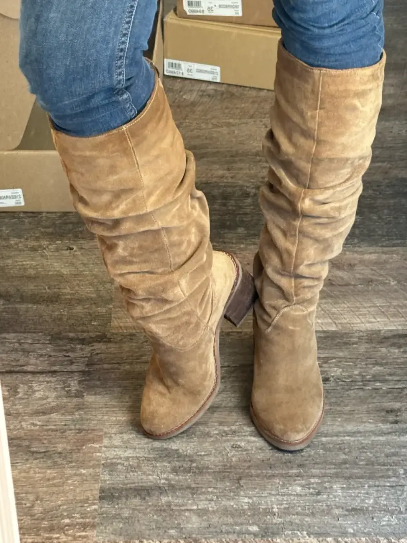 Botas marca Romano altas camel con tacón - 4