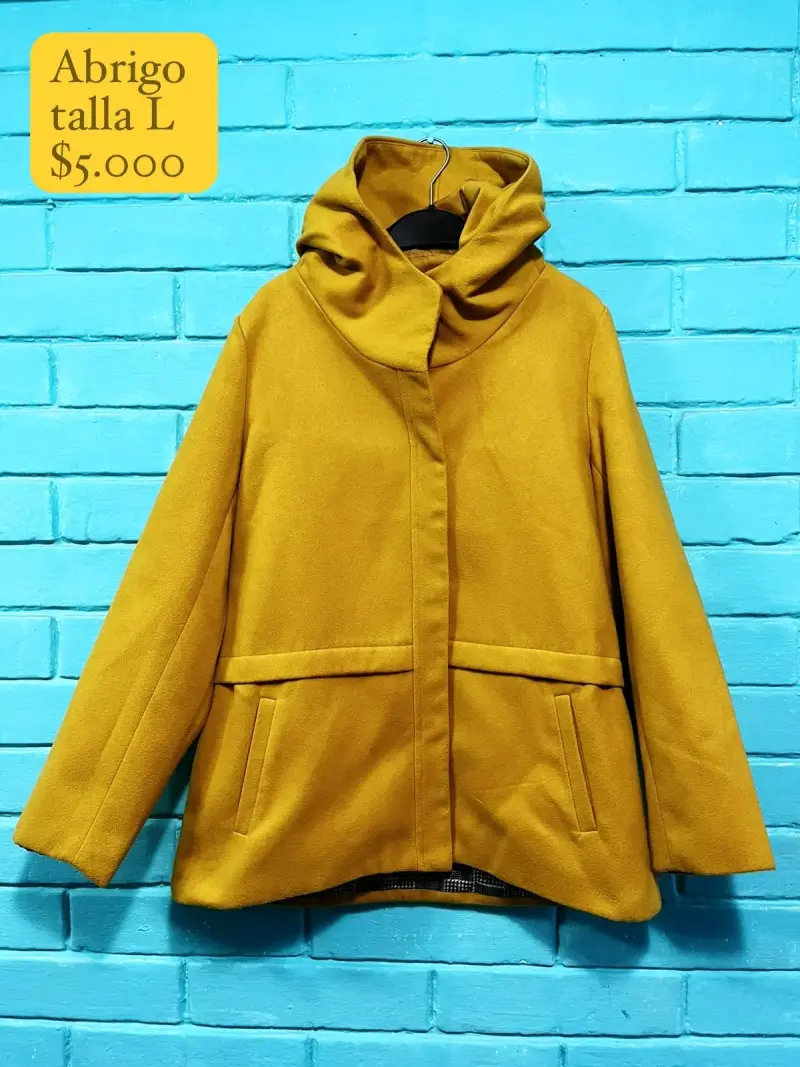 Abrigo amarillo talla L