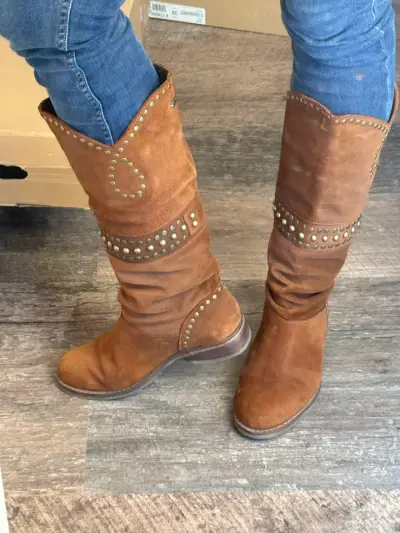 Botas marrones de gamuza marca Romano - miniatura 4