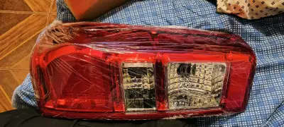 Faroles traseros izquierdo y derecho D-Max (par) - miniatura 1