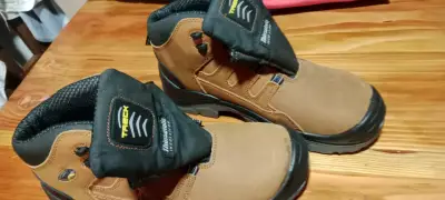 Botas de trabajo marrón marca Trek - miniatura 1