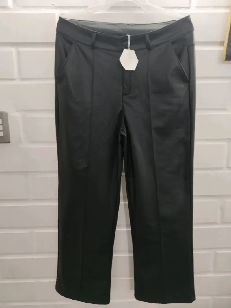 Pantalones negros de ecocuero - 2