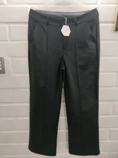 Pantalones negros de ecocuero - miniatura 2