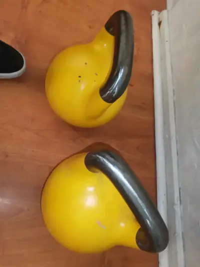 Kettlebell amarilla 16kg - miniatura 4