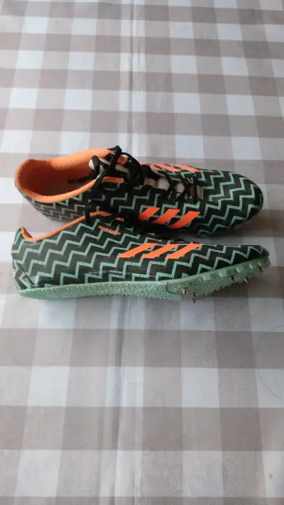 Zapatillas Adidas deportivas con clavos - miniatura 1