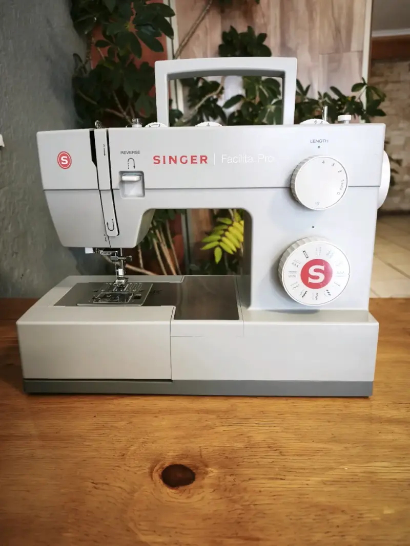 Máquina de coser Singer Facilita Pro4423 - 1