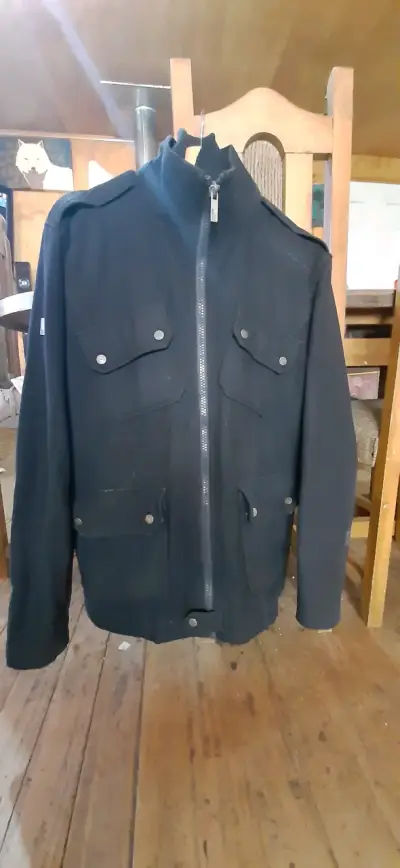 Chaqueta negra con bolsillos - miniatura 1
