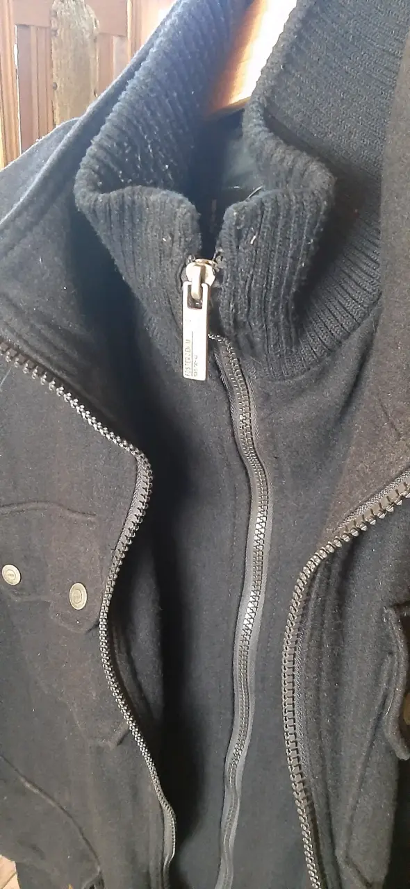Chaqueta negra con bolsillos - 2