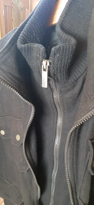 Chaqueta negra con bolsillos - miniatura 2