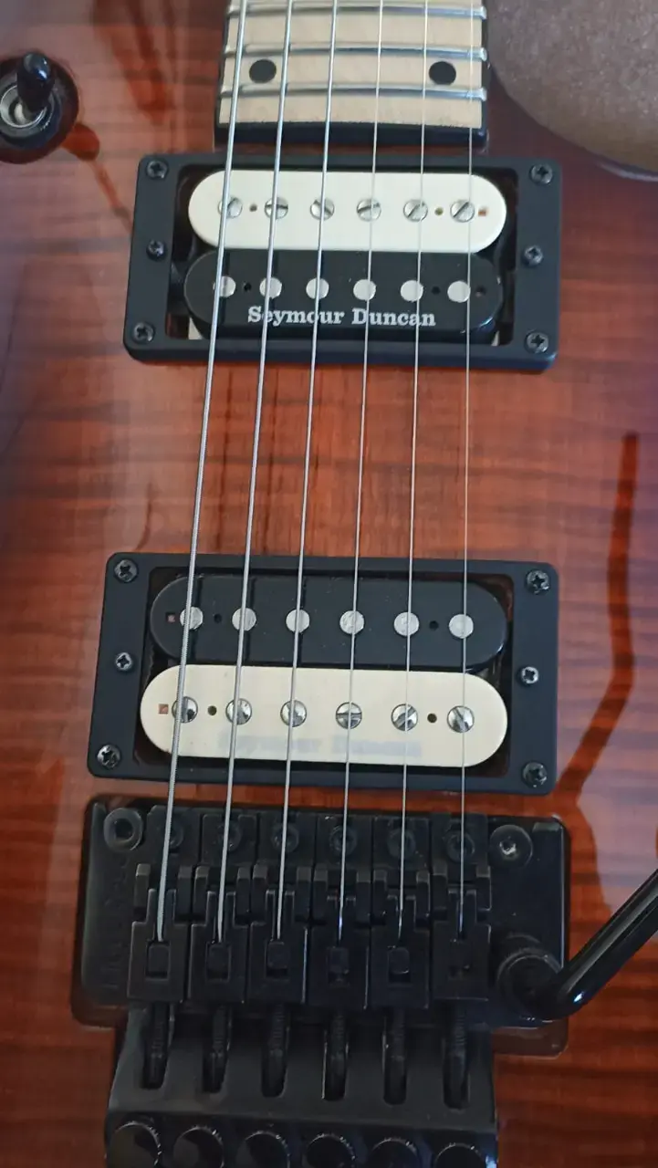 Guitarra Kramer Assault Plus - 2