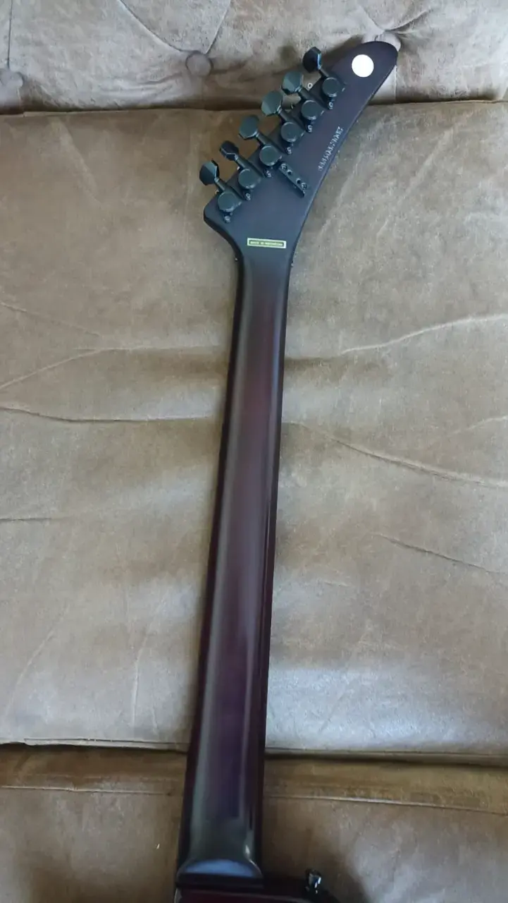 Guitarra Kramer Assault Plus - 6