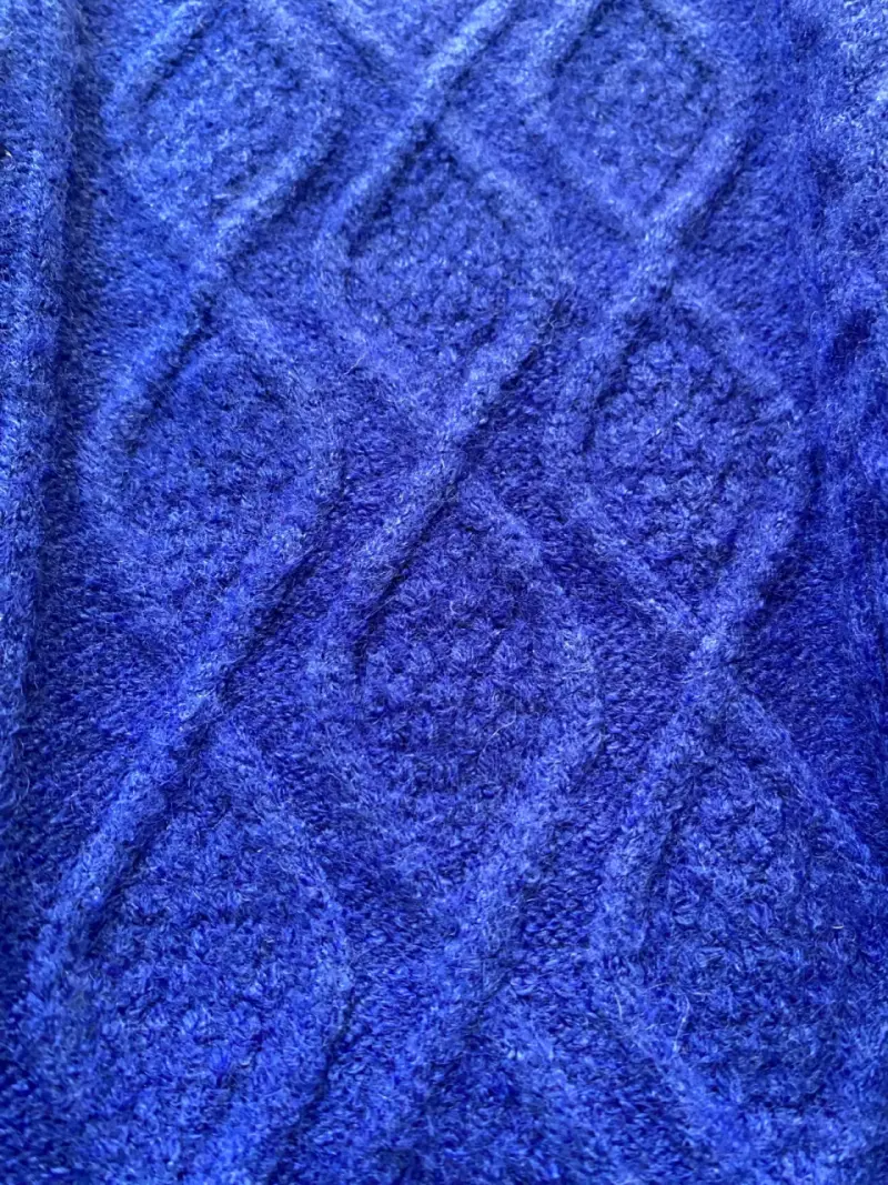 Suéter azul cuello alto - 2