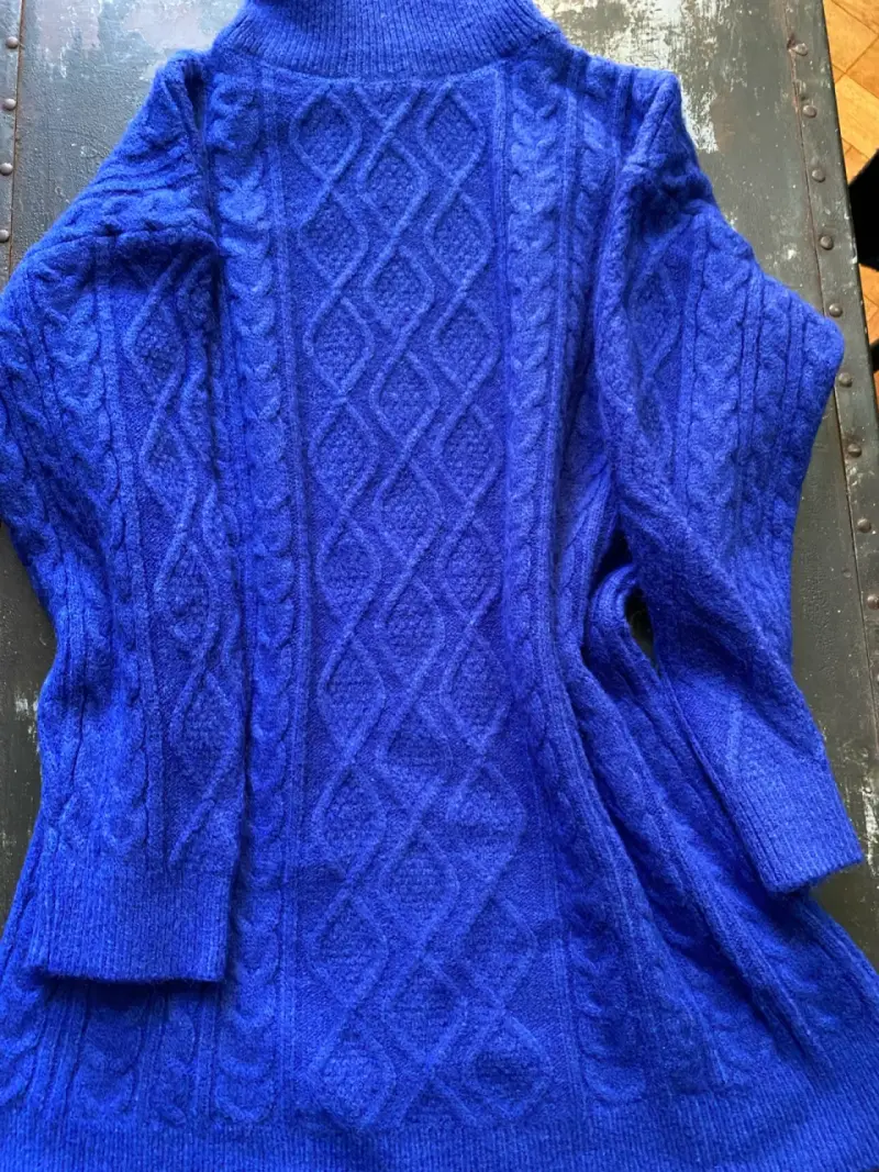 Suéter azul cuello alto - 3