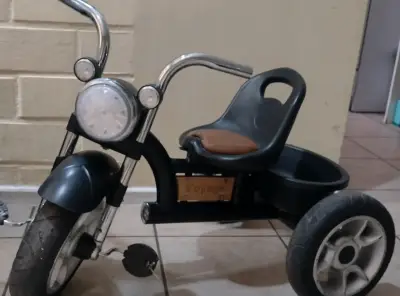 Triciclo infantil estilo motocicleta - miniatura 1