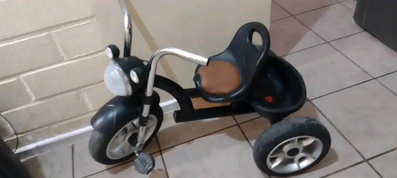 Triciclo infantil estilo motocicleta - 2