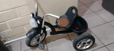 Triciclo infantil estilo motocicleta - miniatura 2