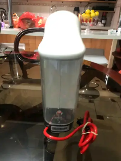 Cafetera Dolce Gusto blanca - miniatura 4