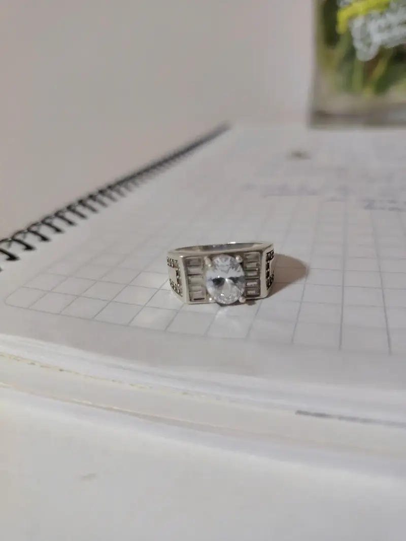 Anillo de plata con cristal