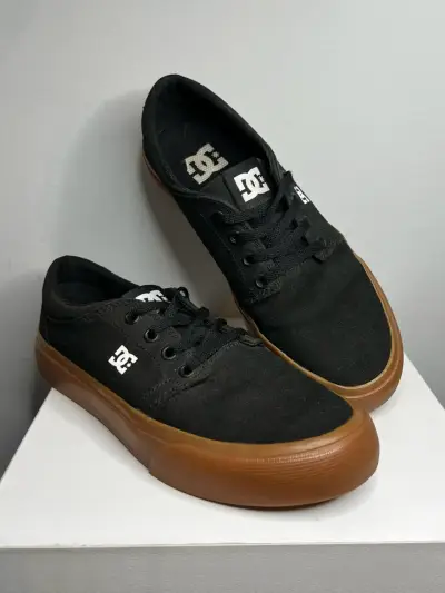 Zapatillas DC Negras - miniatura 1