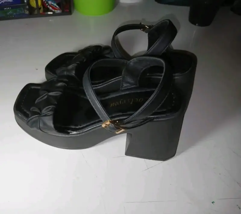 Sandalias negras con plataforma - 2