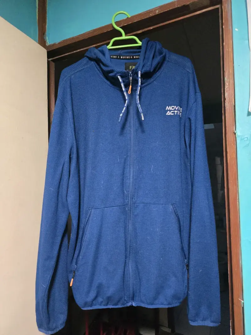 Chaqueta deportiva azul con gorro - 1