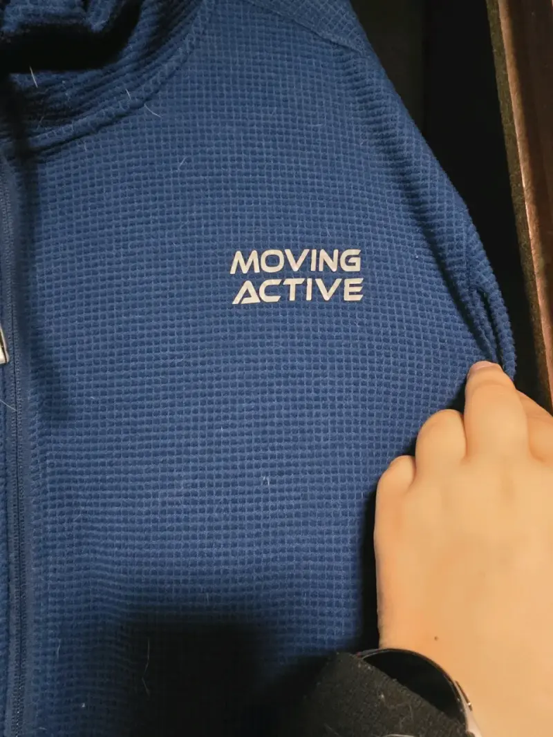 Chaqueta deportiva azul con gorro - 2