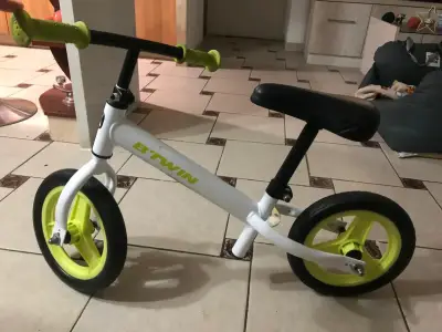 Bicicleta sin pedales para niños - miniatura 1