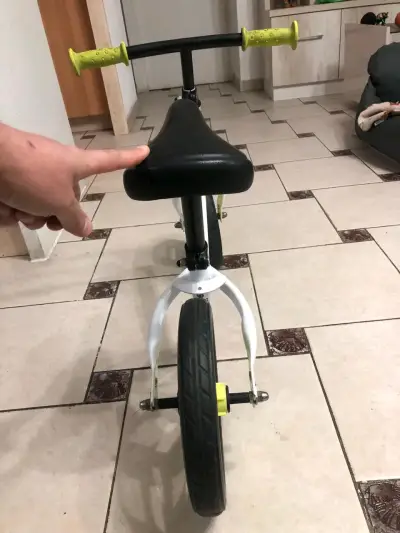 Bicicleta sin pedales para niños - miniatura 3
