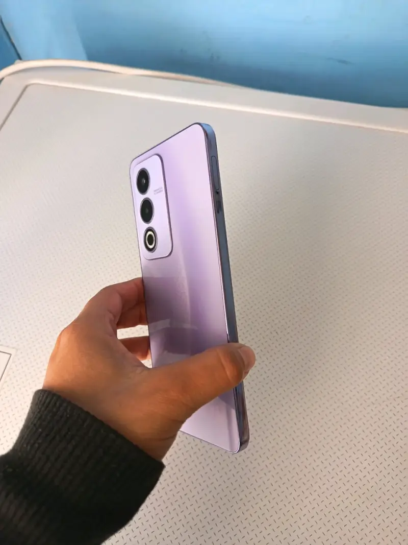 Smartphone Oppo A80 violeta tornasol - 3