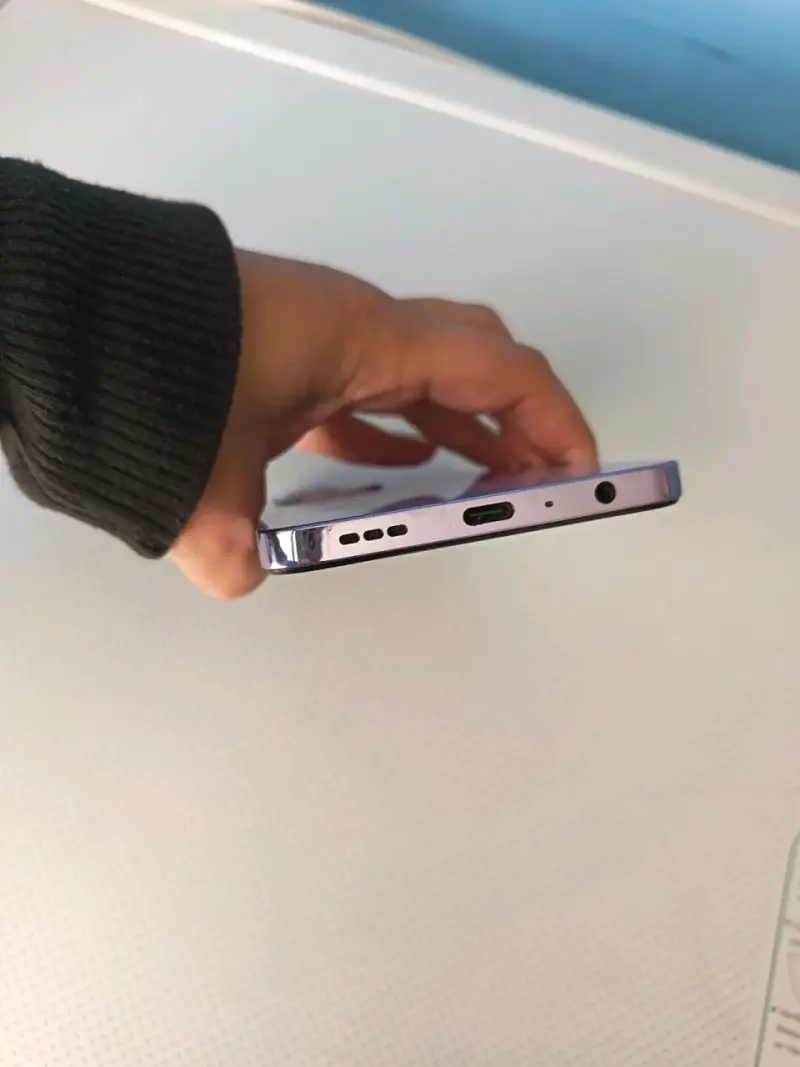 Smartphone Oppo A80 violeta tornasol - 4