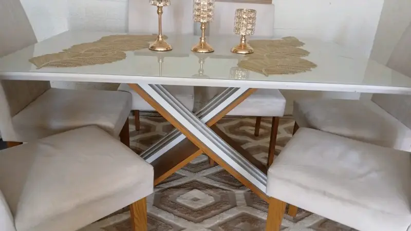 Comedor elegante con 6 sillas - 4