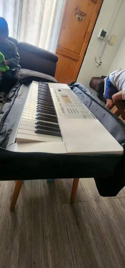 Teclado eléctrico Casio 61 teclas - miniatura 1