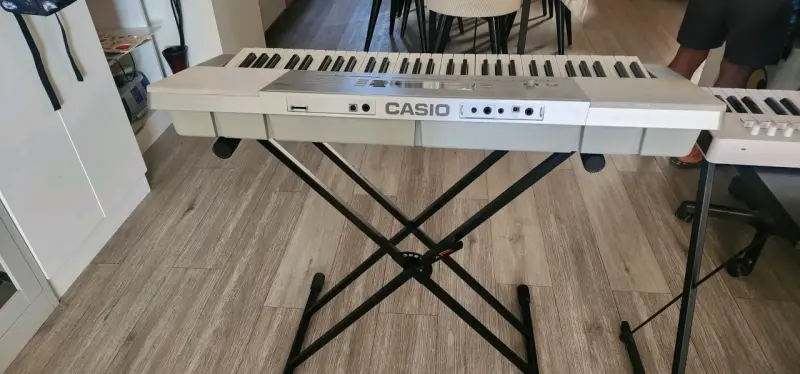 Teclado eléctrico Casio 61 teclas - 2