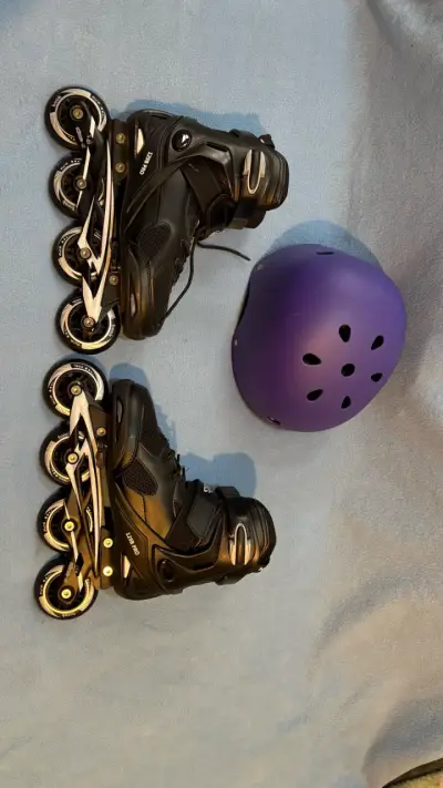Patines negros con casco violeta - miniatura 2