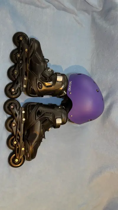 Patines negros con casco violeta - miniatura 3