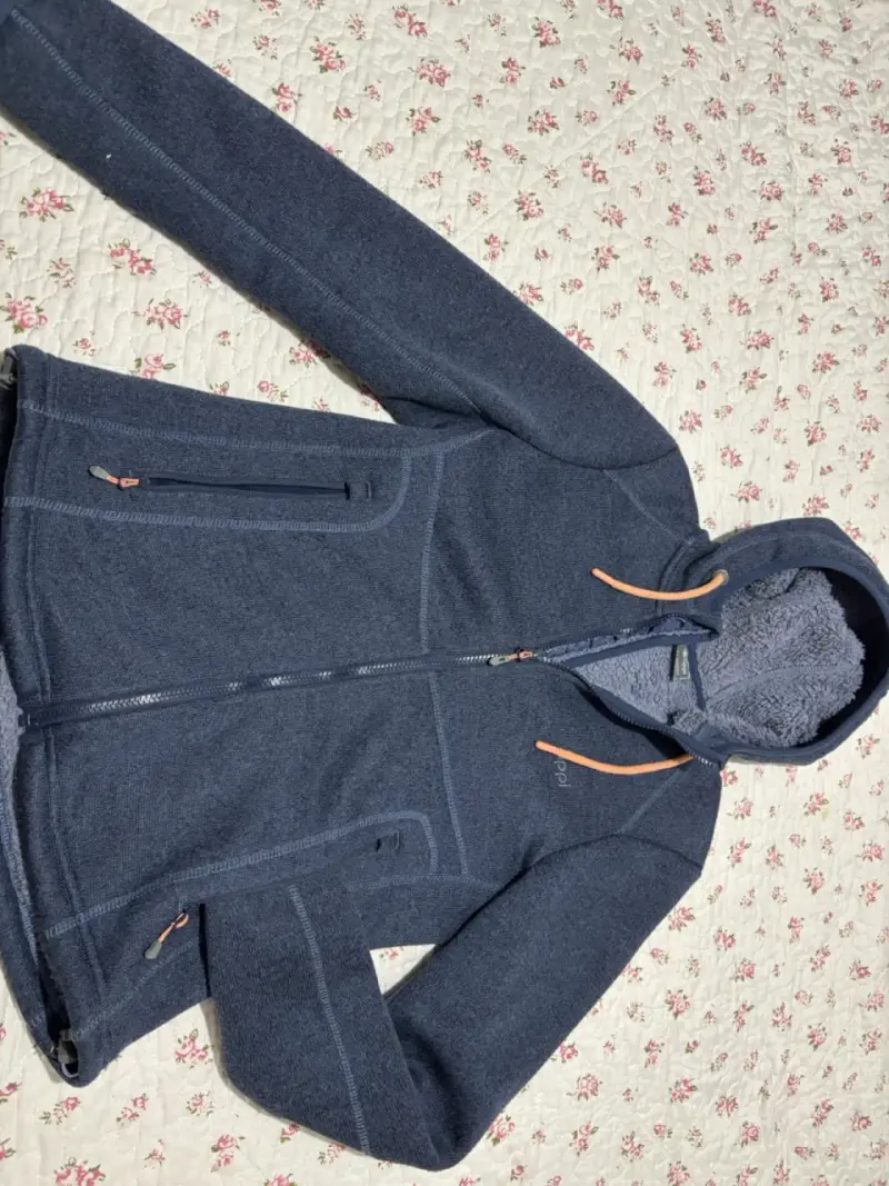 Chaqueta azul con capucha - 1