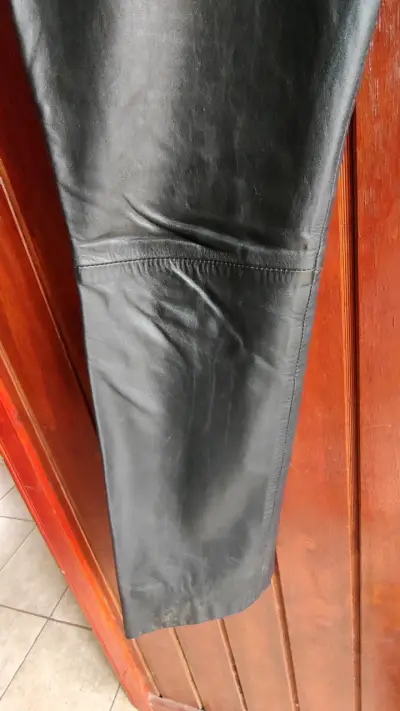 Pantalones de cuero negros - miniatura 3