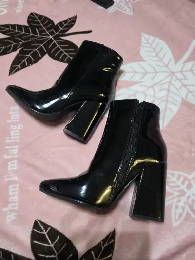 Botines negros de charol - miniatura 1
