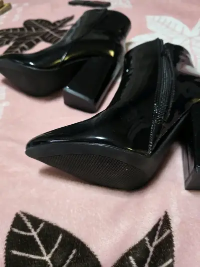 Botines negros de charol - miniatura 2