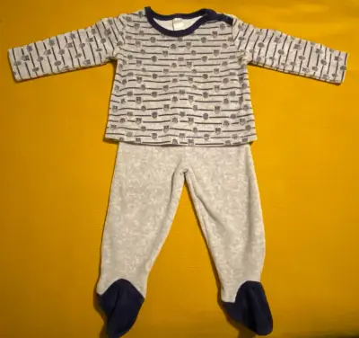 Pijama de niño gris con dibujos,talla 9 meses - miniatura 1
